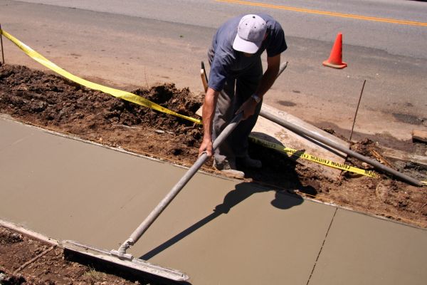 Cost of Sidewalk Pouring in Costa Mesa